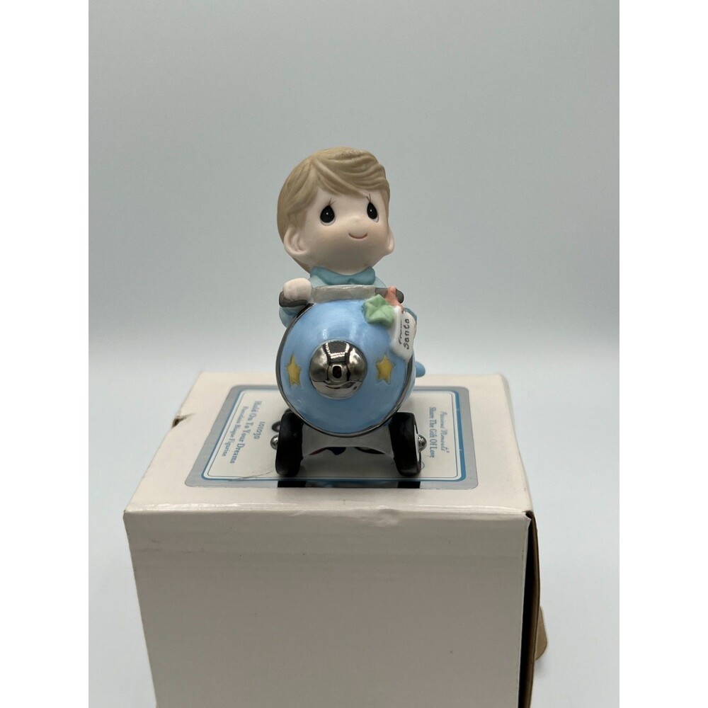 PRECIOUS MOMENTS "HOLD ON TO YOUR DREAMS " 2009 RARE!! Porcelain Bisque Figurine - Picture 8 of 15